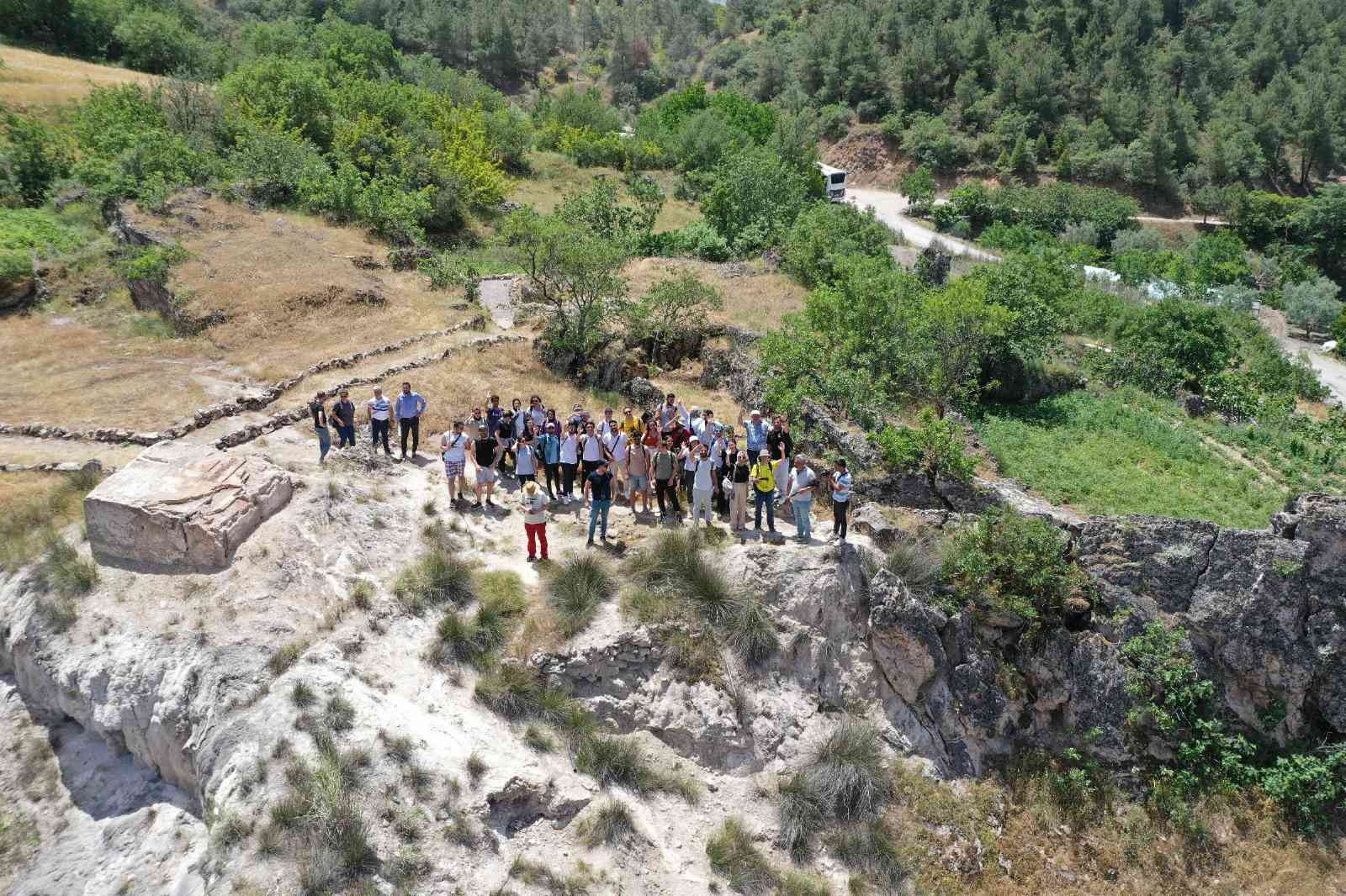 Türkiye’de UNESCO’ya aday gösterilen İDA-MADRA Jeoparkı üniversitelerin arazi eğitimlerinde gözde mekanlarından biri haline geldi. Çanakkale ve ...