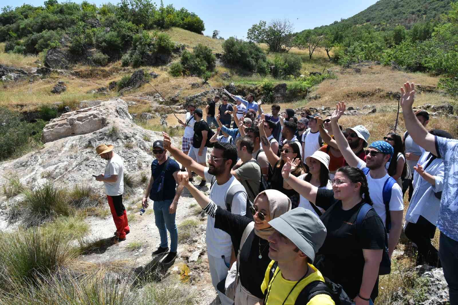 Türkiye’de UNESCO’ya aday gösterilen İDA-MADRA Jeoparkı üniversitelerin arazi eğitimlerinde gözde mekanlarından biri haline geldi. Çanakkale ve ...