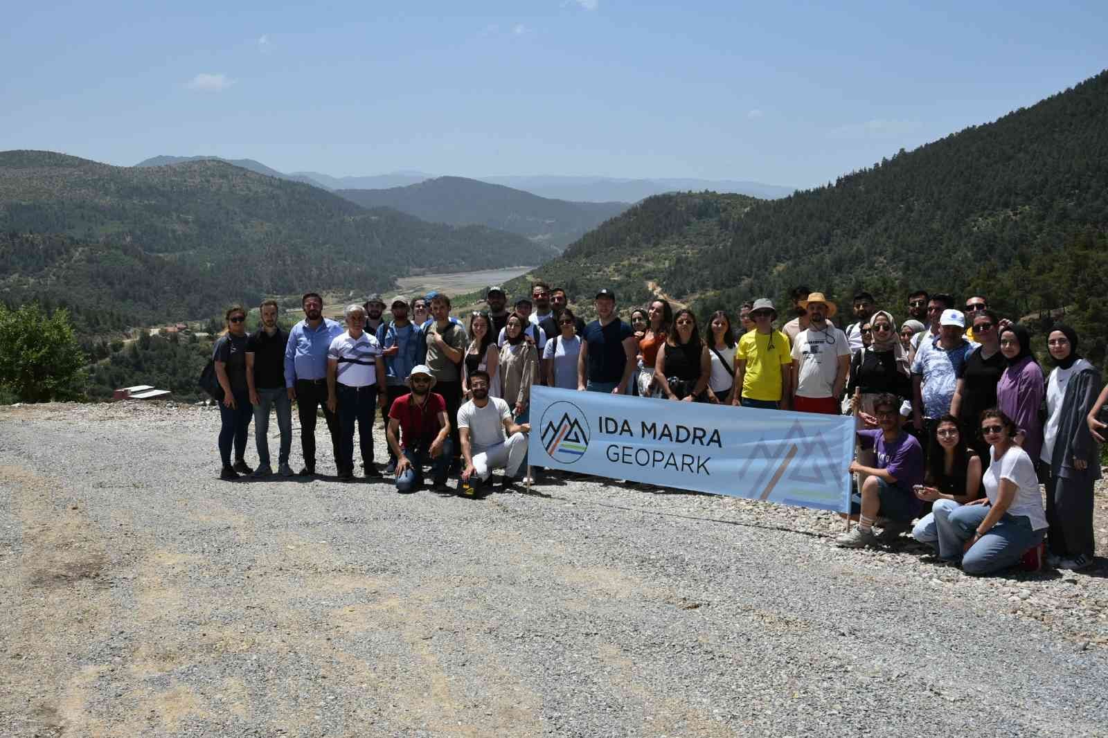 Türkiye’de UNESCO’ya aday gösterilen İDA-MADRA Jeoparkı üniversitelerin arazi eğitimlerinde gözde mekanlarından biri haline geldi. Çanakkale ve ...