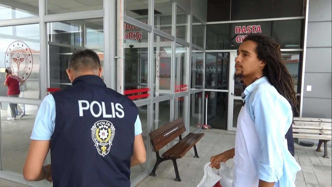 Tekirdağ’ın Muratlı ilçesinde şüpheli hareketleri üzerine gözaltına alınan şahsın 2,5 yıl önce İngiltere’de kaybolan ve bir daha kendisinden ...