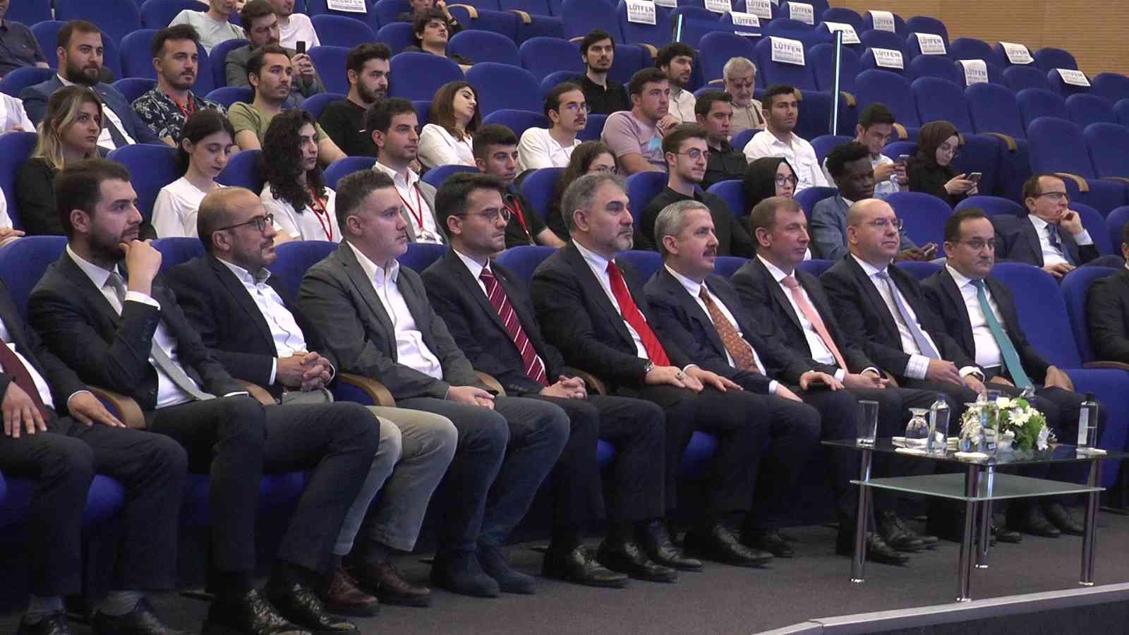 Kocaeli’nin Gebze ilçesinde Yıldız Tekno GSYO ana sponsorluğunda gerçekleştirilen İnovasyonun Finansmanı Zirvesi’ne girişimciler ve yatırımcılar ...
