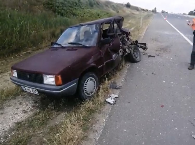 Edirne’de direksiyon hakimiyetini kaybeden midibüs, otomobile arkadan çarptı. Kazada otomobil sürücüsü ve midibüs sürücüsü yaralandı. Edinilen ...