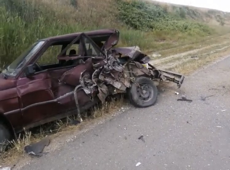 Edirne’de direksiyon hakimiyetini kaybeden midibüs, otomobile arkadan çarptı. Kazada otomobil sürücüsü ve midibüs sürücüsü yaralandı. Edinilen ...