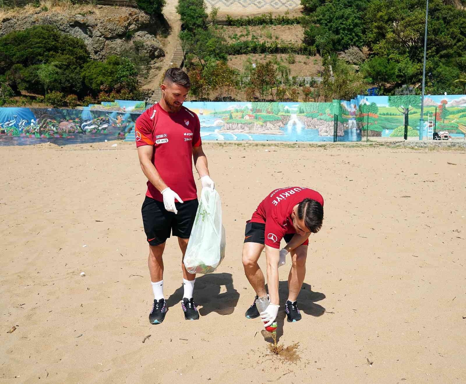 A Milli Futbol Takımı Teknik Direktörü Stefan Kuntz ve milli futbolcular, 5-11 Haziran tarihleri arasındaki Çevre Koruma Haftası’nın önemine ...