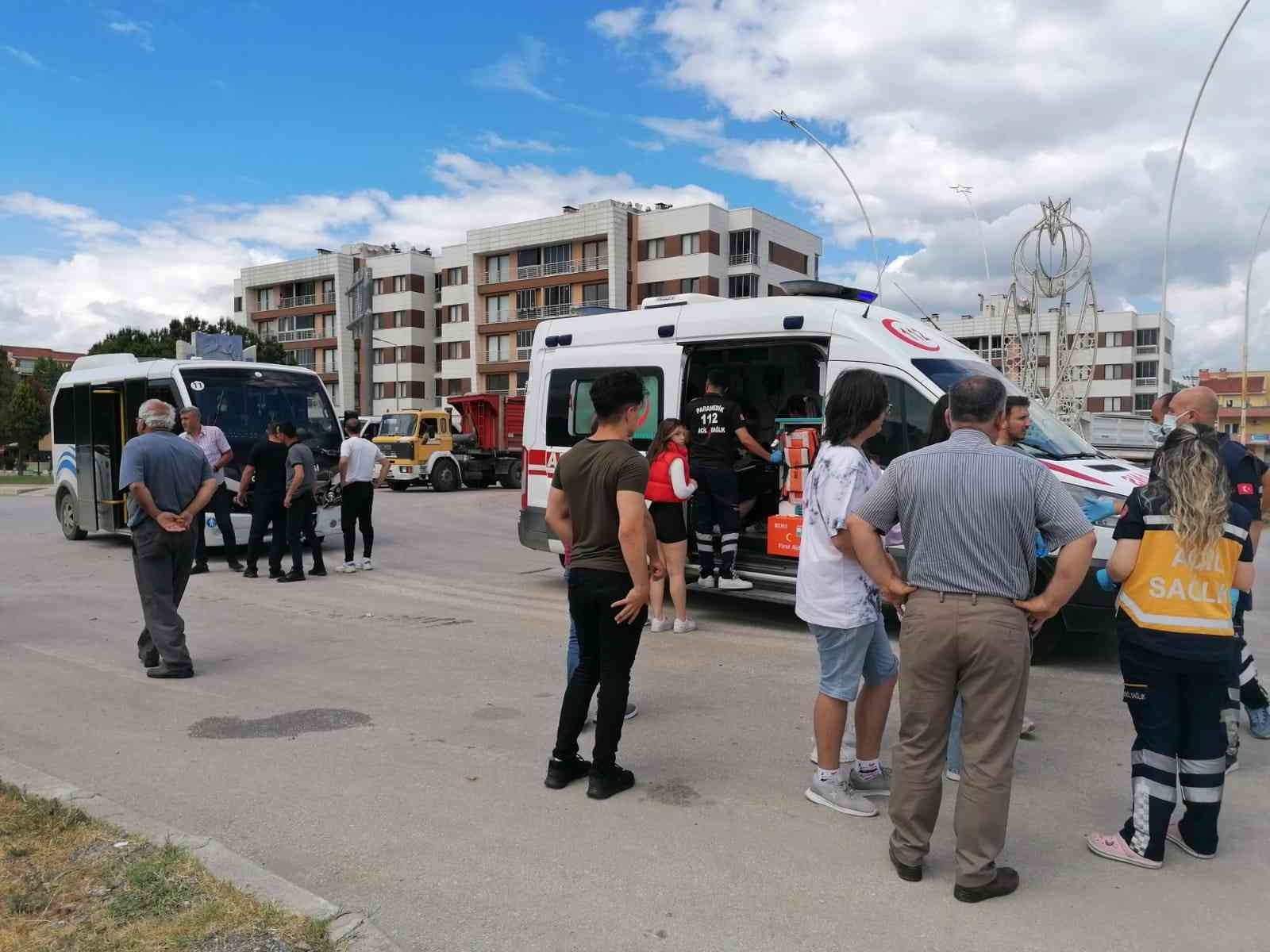 Çanakkale’de minibüs ile kamyonetin çarpışması sonucu 8 kişi yaralandı. Edinilen bilgiye göre, Çan ilçesinde meydana gelen trafik kazasında ...