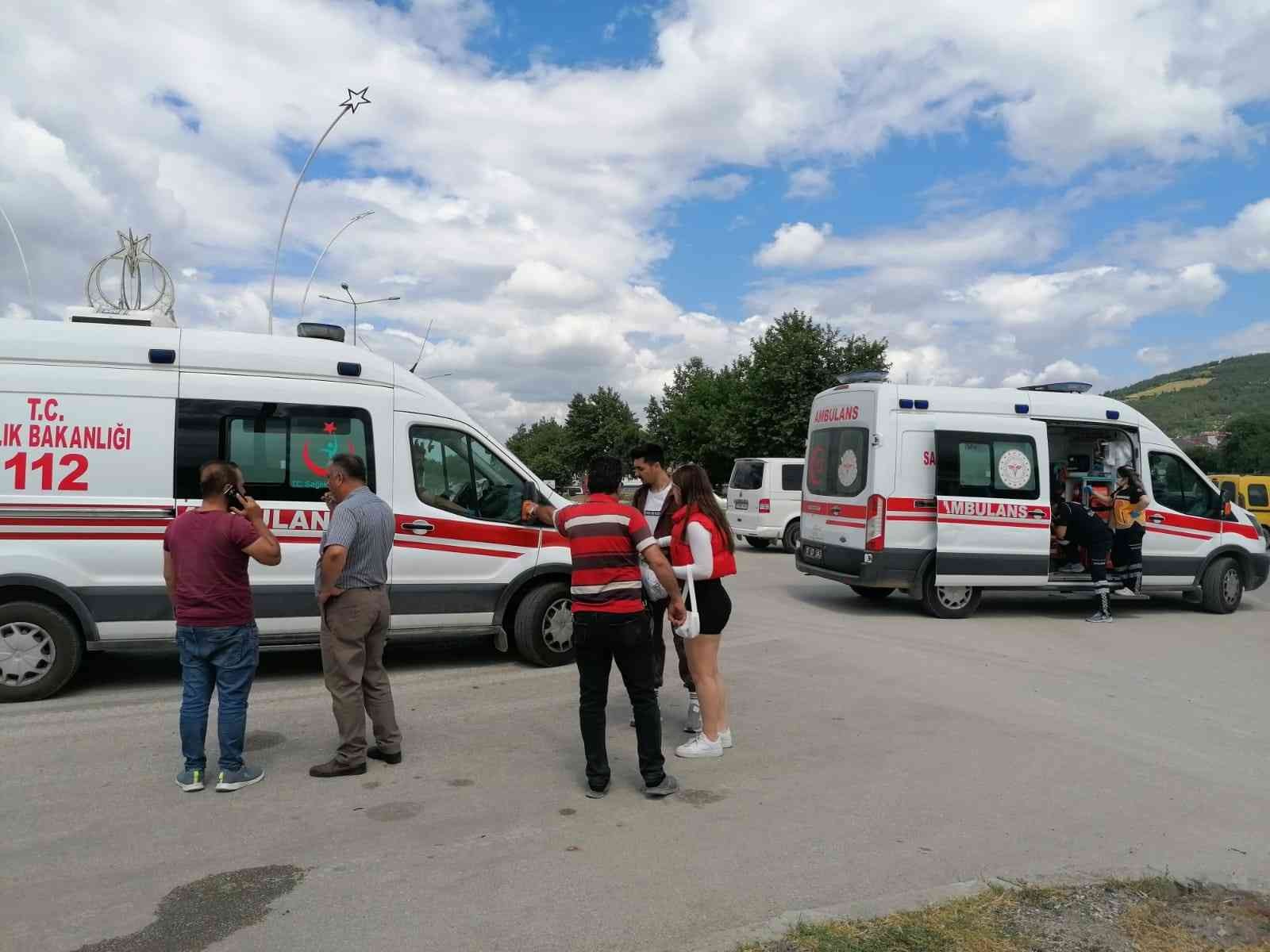 Çanakkale’de minibüs ile kamyonetin çarpışması sonucu 8 kişi yaralandı. Edinilen bilgiye göre, Çan ilçesinde meydana gelen trafik kazasında ...