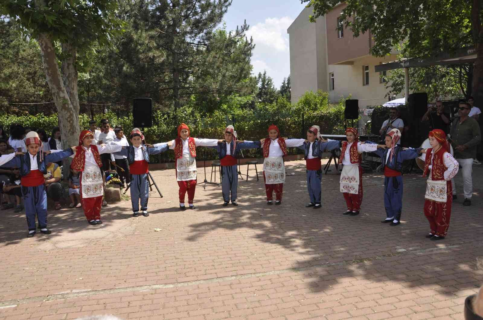 Tekirdağ’ın Muratlı ilçesinde ‘Hayat Boyu Öğrenme Şenliği’ programı düzenlendi. Muratlı Milli Eğitim Müdürlüğünce tertiplenen program, saygı ...