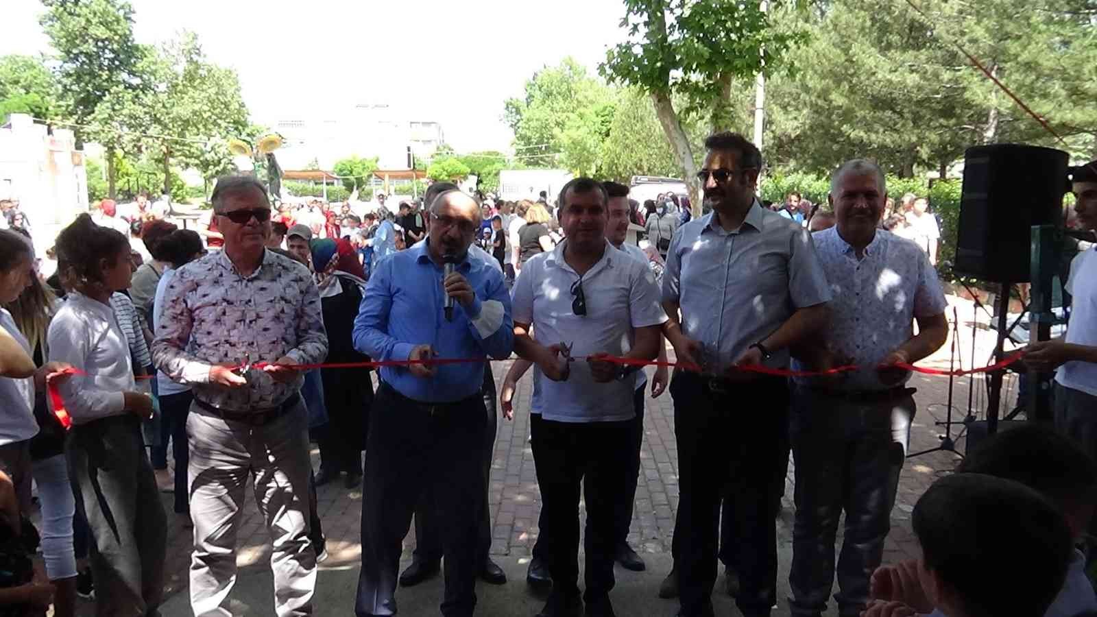 Tekirdağ’ın Muratlı ilçesinde ‘Hayat Boyu Öğrenme Şenliği’ programı düzenlendi. Muratlı Milli Eğitim Müdürlüğünce tertiplenen program, saygı ...