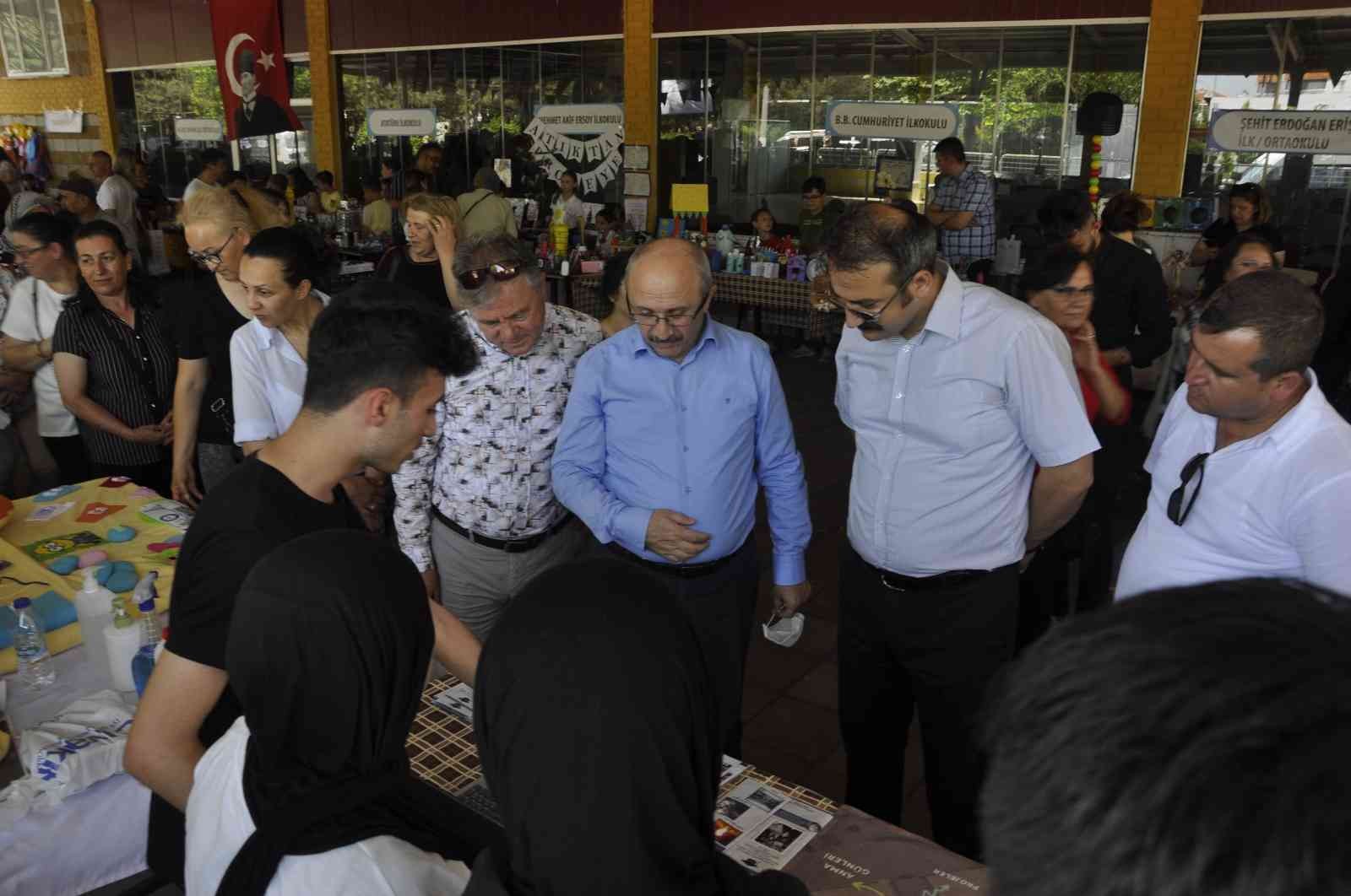 Tekirdağ’ın Muratlı ilçesinde ‘Hayat Boyu Öğrenme Şenliği’ programı düzenlendi. Muratlı Milli Eğitim Müdürlüğünce tertiplenen program, saygı ...