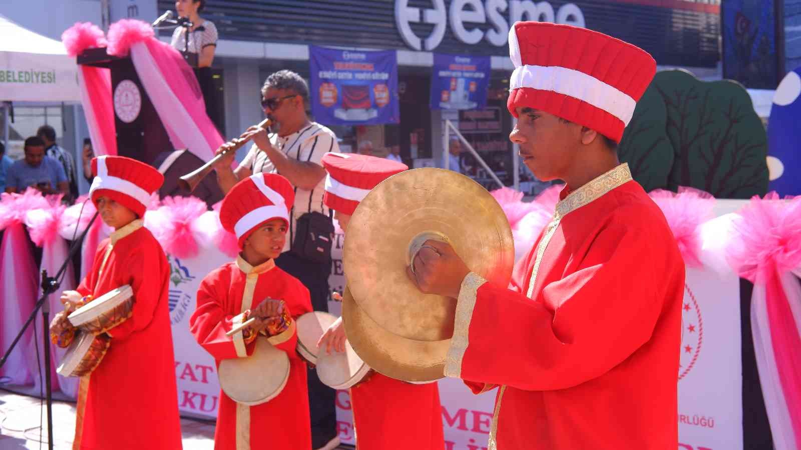 Edirne’de öğrencilerin devamsızlık sorununu çözmek için kurulan mehter takımı, verdiği konserle vatandaşların beğenisini kazandı. Merkez Meriç ...