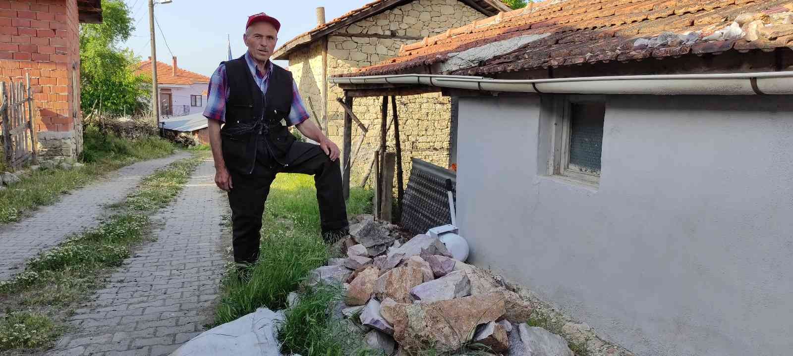 Bursa’da bir köylü; tarlasında çıkan taşların değerini kamyon kamyon çalındıktan sonra anladı büyük bir serveti kaçırdı. Harmancık ilçesi Akpınar ...