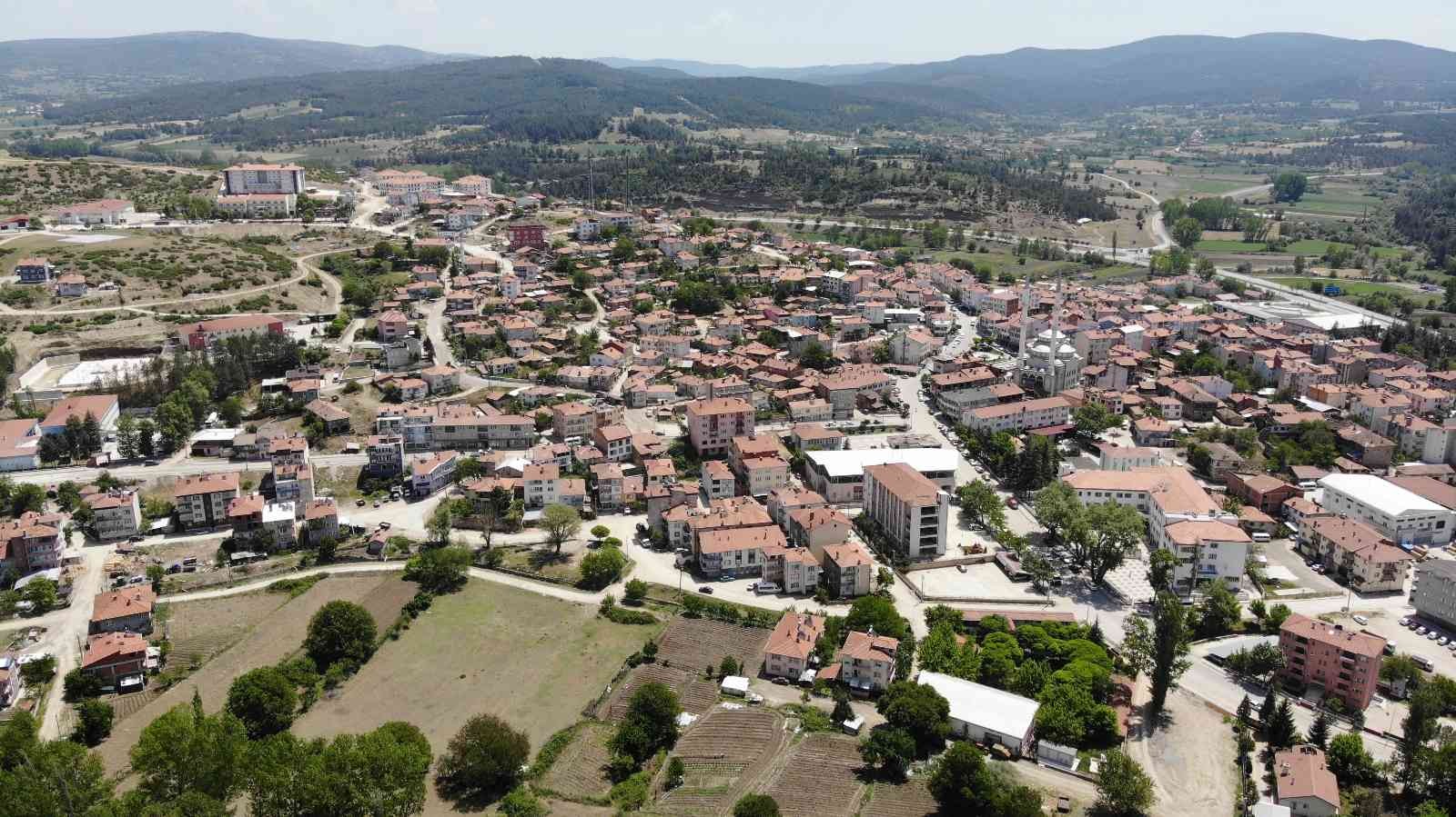 Bursa’da bir köylü; tarlasında çıkan taşların değerini kamyon kamyon çalındıktan sonra anladı büyük bir serveti kaçırdı. Harmancık ilçesi Akpınar ...