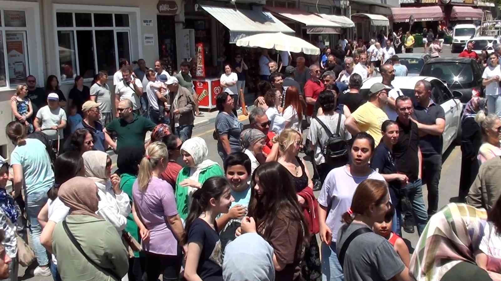 Tekirdağ’da Liselere Geçiş Sistemi (LGS) sınavından çıkan öğrenci, heyecandan bayıldı. Tekirdağ’ın Süleymanpaşa ilçesinde bulunan 50. Yıl ...