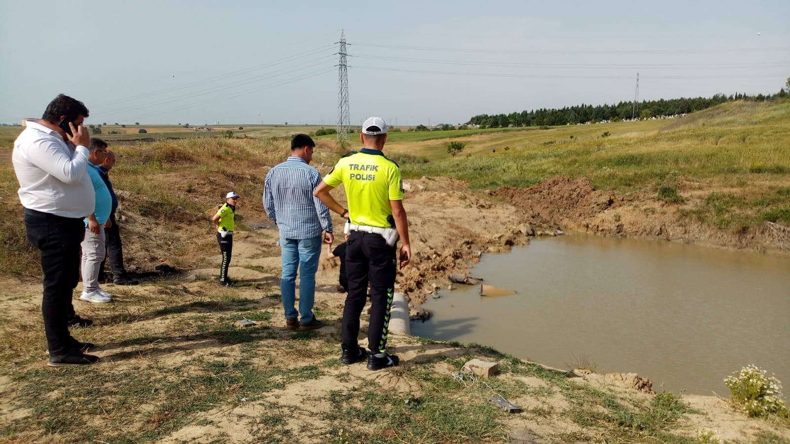 Tekirdağ’da suyla dolu küçük bir gölete serinlemek için giren 14 yaşındaki çocuk boğularak hayatını kaybetti. Olay, Nusratiye Mahallesi Alaybey ...