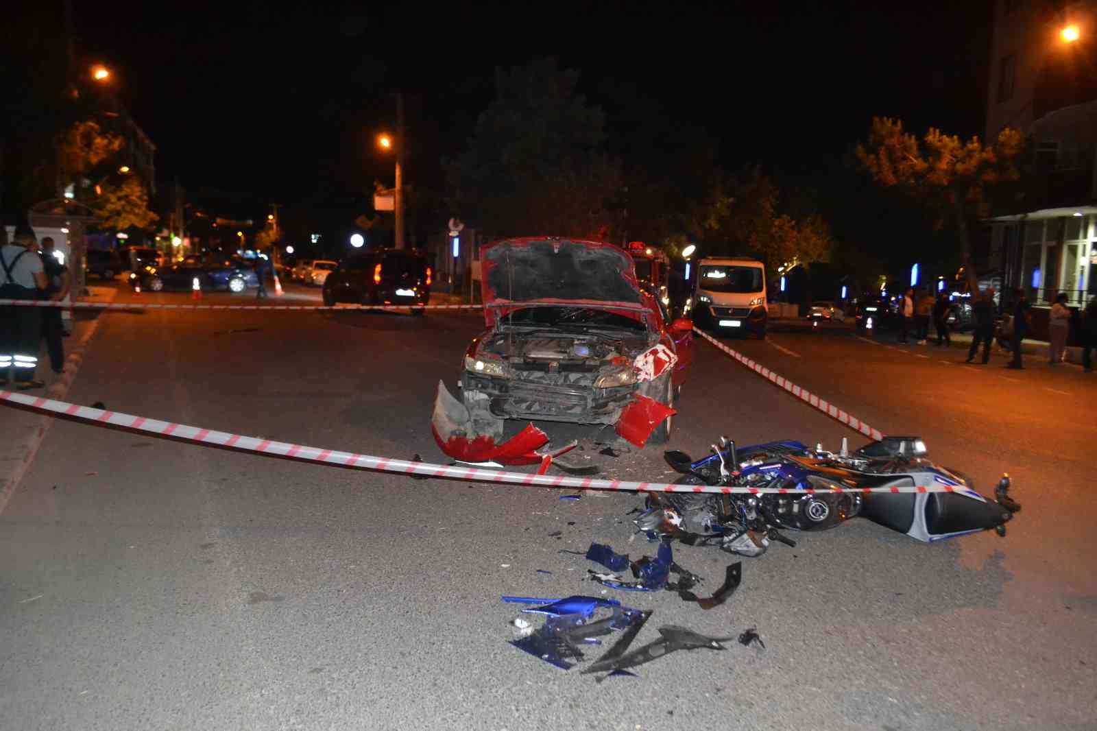 Tekirdağ’ın Ergene ilçesinde bir otomobil ile kafa kafaya çarpışan ehliyetsiz sürücünün kullandığı motosiklette 1’i ağır 2 genç yaralandı ...