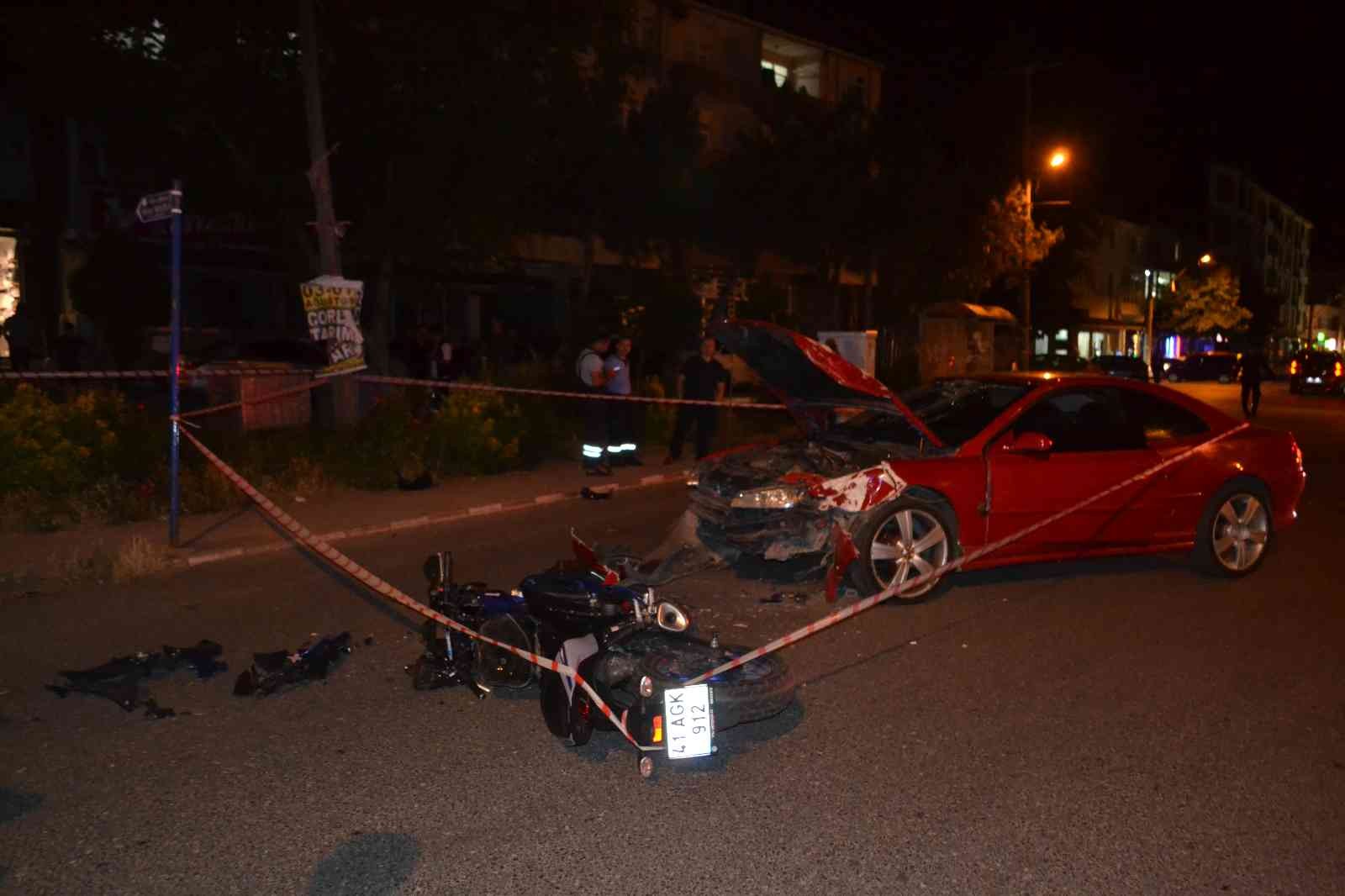 Tekirdağ’ın Ergene ilçesinde bir otomobil ile kafa kafaya çarpışan ehliyetsiz sürücünün kullandığı motosiklette 1’i ağır 2 genç yaralandı ...