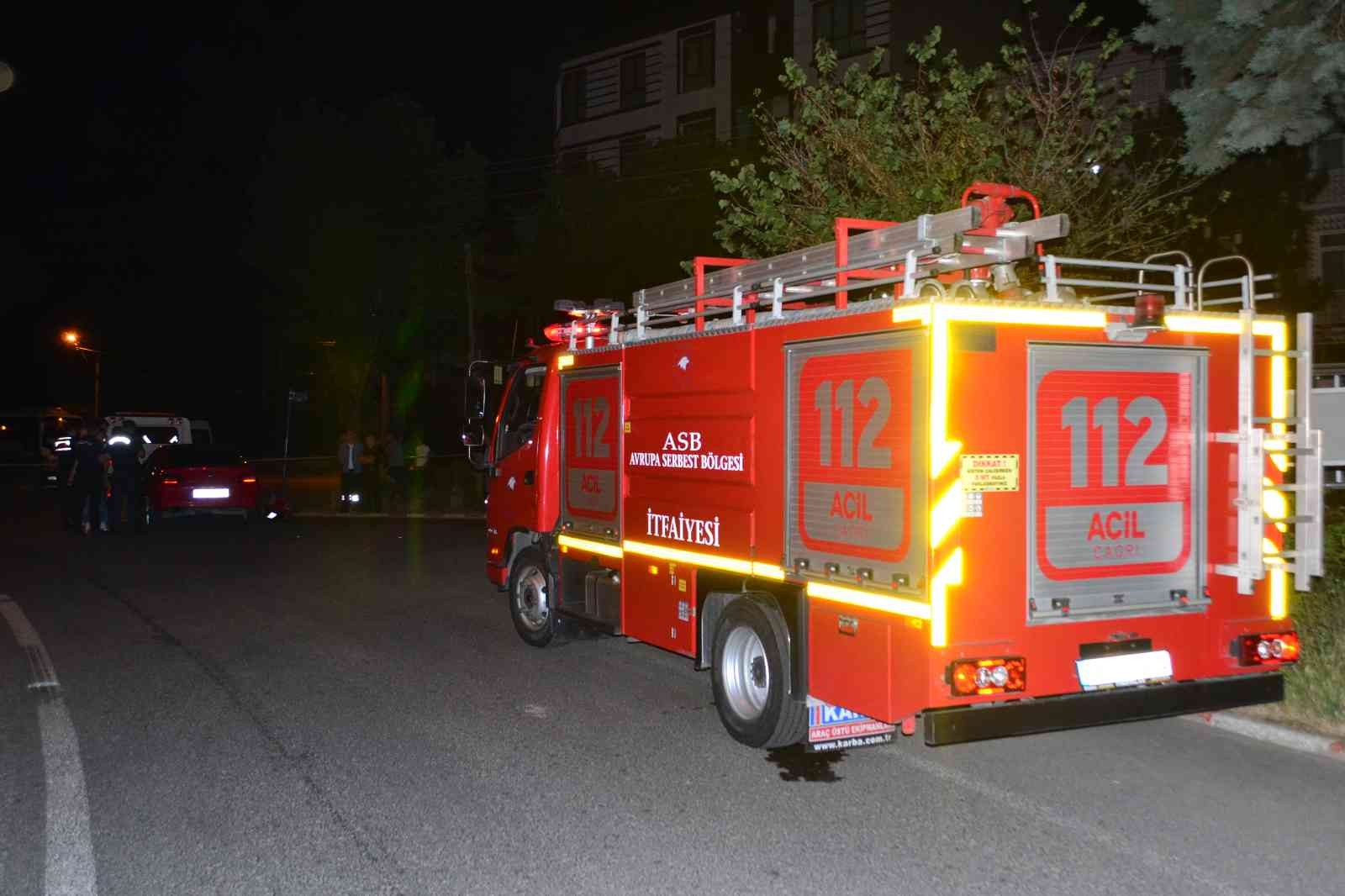 Tekirdağ’ın Ergene ilçesinde bir otomobil ile kafa kafaya çarpışan ehliyetsiz sürücünün kullandığı motosiklette 1’i ağır 2 genç yaralandı ...