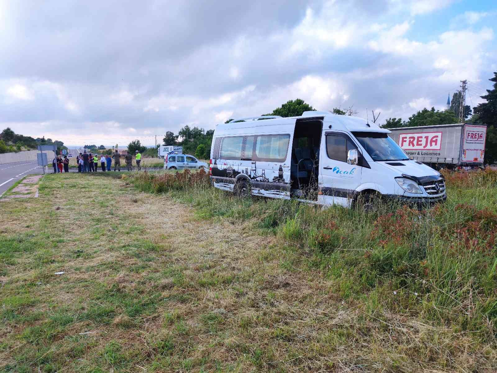 Tekirdağ’ın Malkara ilçesinde öğrenci servisi ile hafif ticari araç çarpıştı. Çarpışmanın etkisiyle 4 lise öğrencisi yaralandı. Kaza, Malkara ...