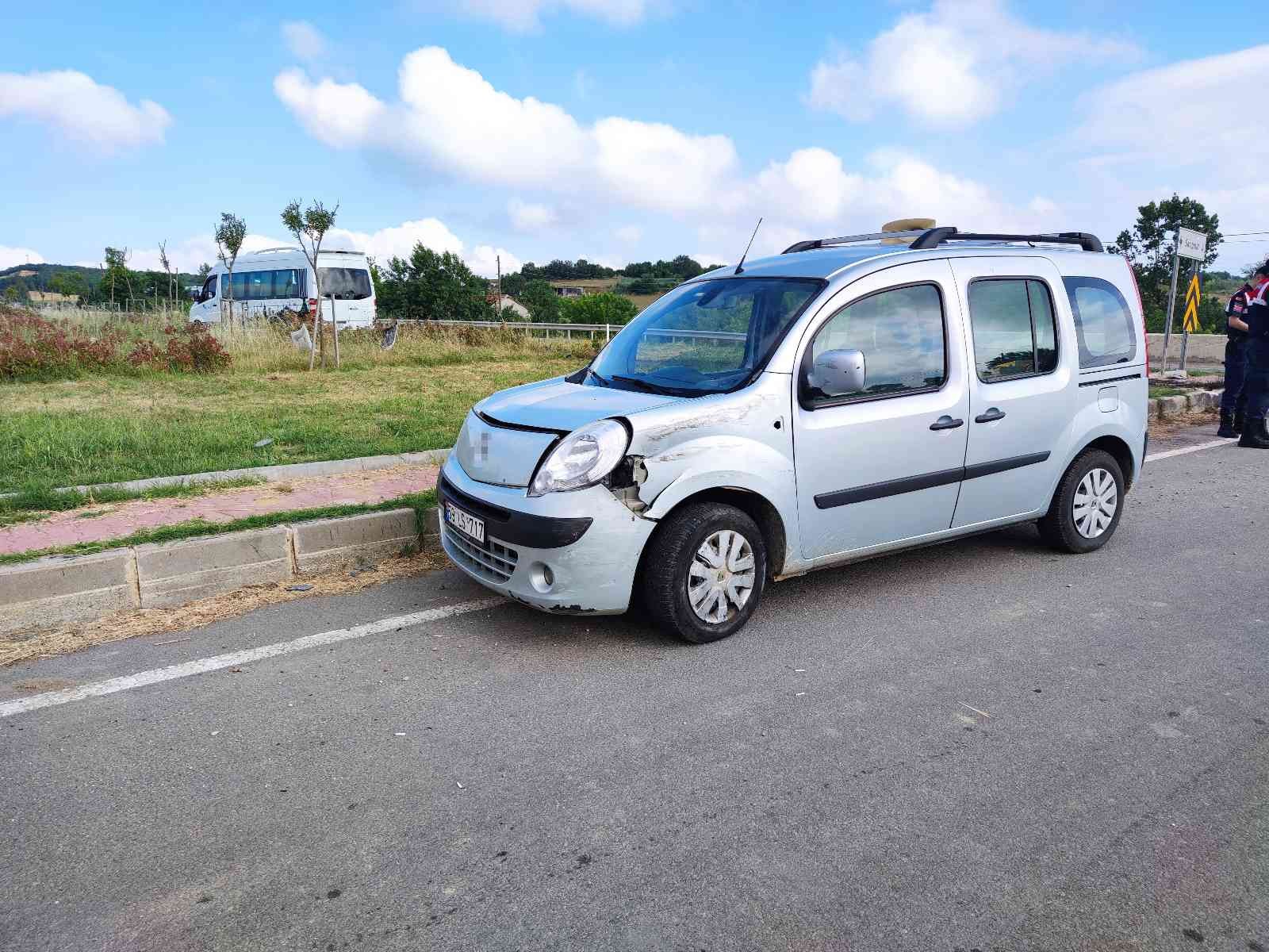 Tekirdağ’ın Malkara ilçesinde öğrenci servisi ile hafif ticari araç çarpıştı. Çarpışmanın etkisiyle 4 lise öğrencisi yaralandı. Kaza, Malkara ...