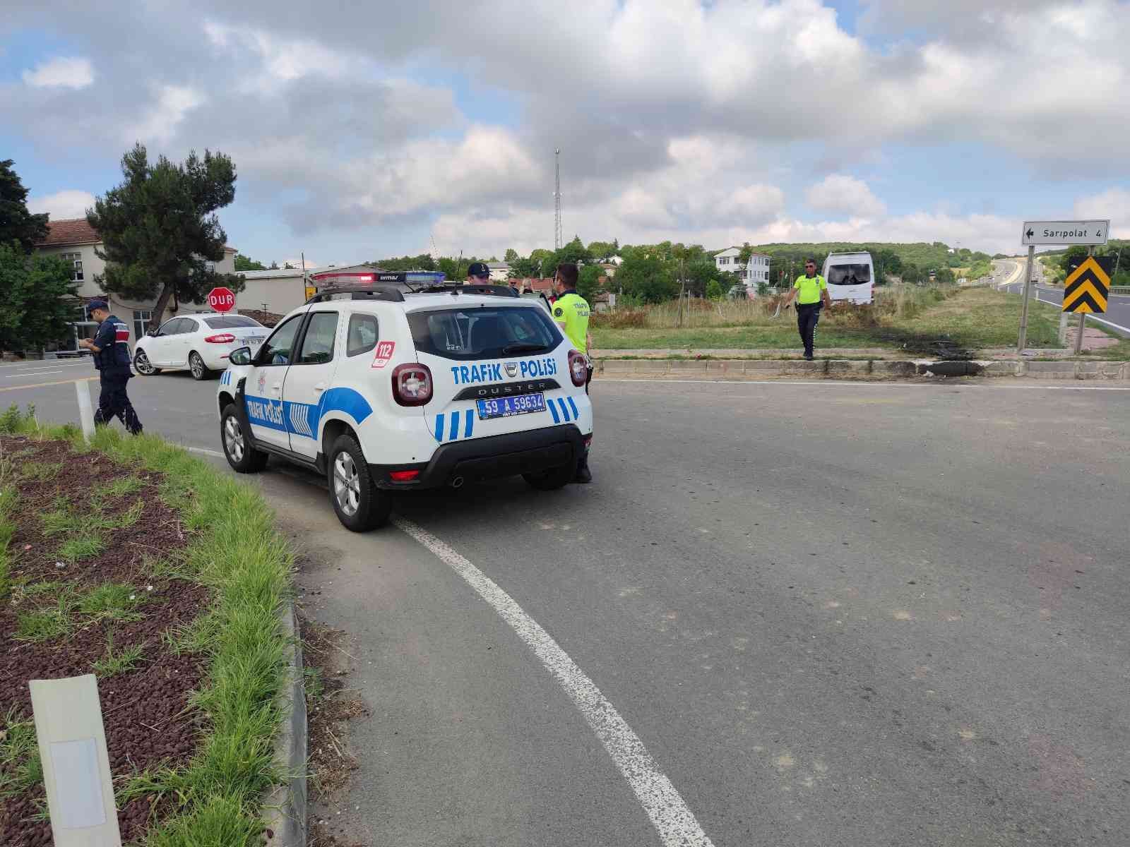 Tekirdağ’ın Malkara ilçesinde öğrenci servisi ile hafif ticari araç çarpıştı. Çarpışmanın etkisiyle 4 lise öğrencisi yaralandı. Kaza, Malkara ...