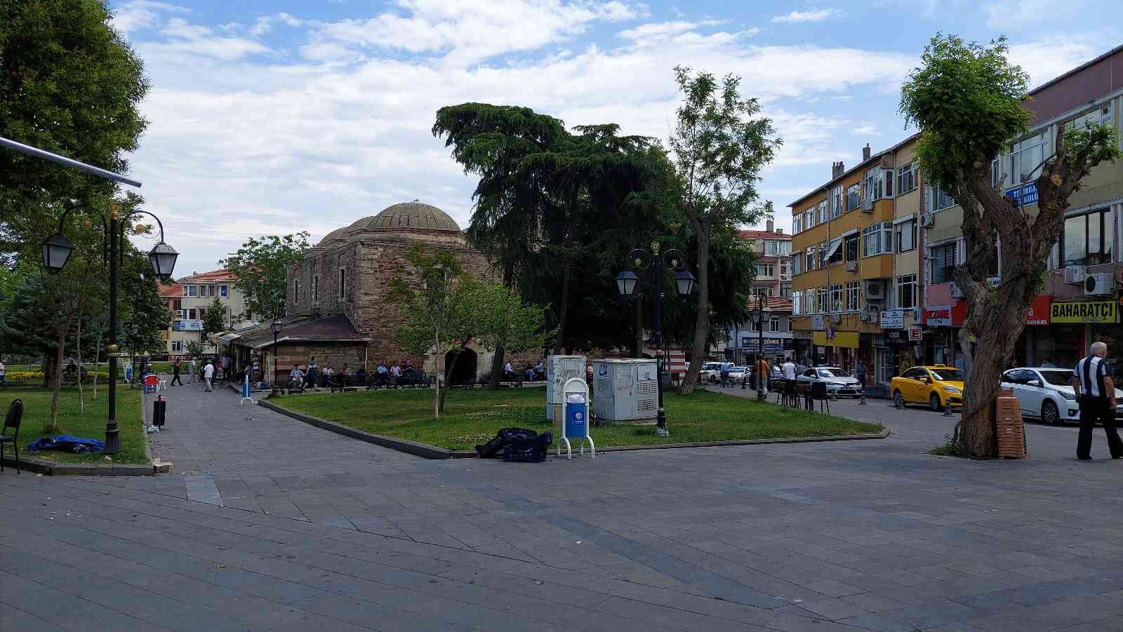 Meteoroloji Genel Müdürlüğünün uyarılarından sonra Tekirdağ’da etkili olan sağanak yağış, öğle saatlerinde yerini güneşli havaya bıraktı ...