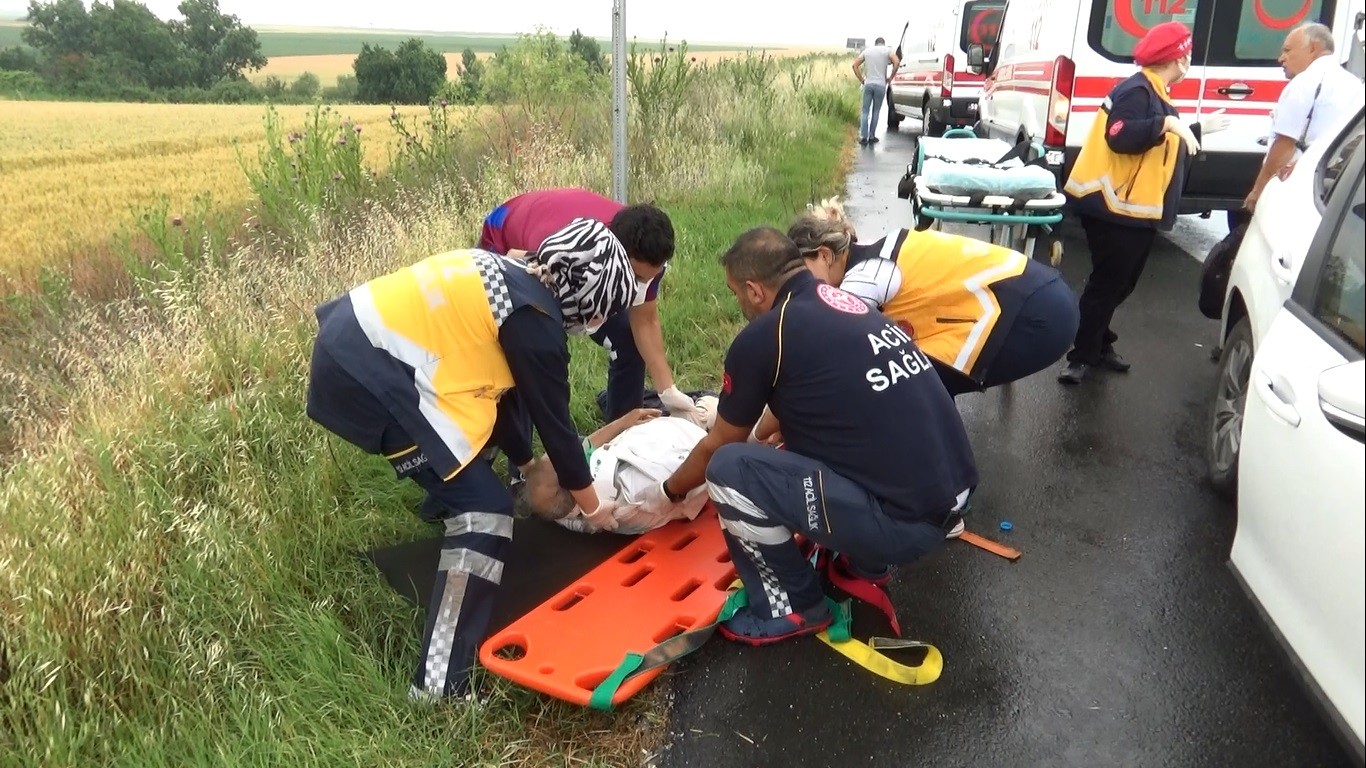 Tekirdağ’ın Muratlı ilçesinde çift taraflı yaralamalı trafik kazasında 2’si ağır 4 kişi yaralandı. Olay, saat 15.45 sıralarında Muratlı ...