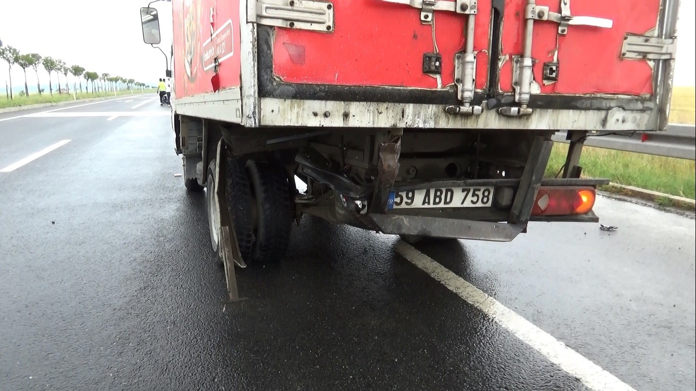 Tekirdağ’ın Muratlı ilçesinde çift taraflı yaralamalı trafik kazasında 2’si ağır 4 kişi yaralandı. Olay, saat 15.45 sıralarında Muratlı ...