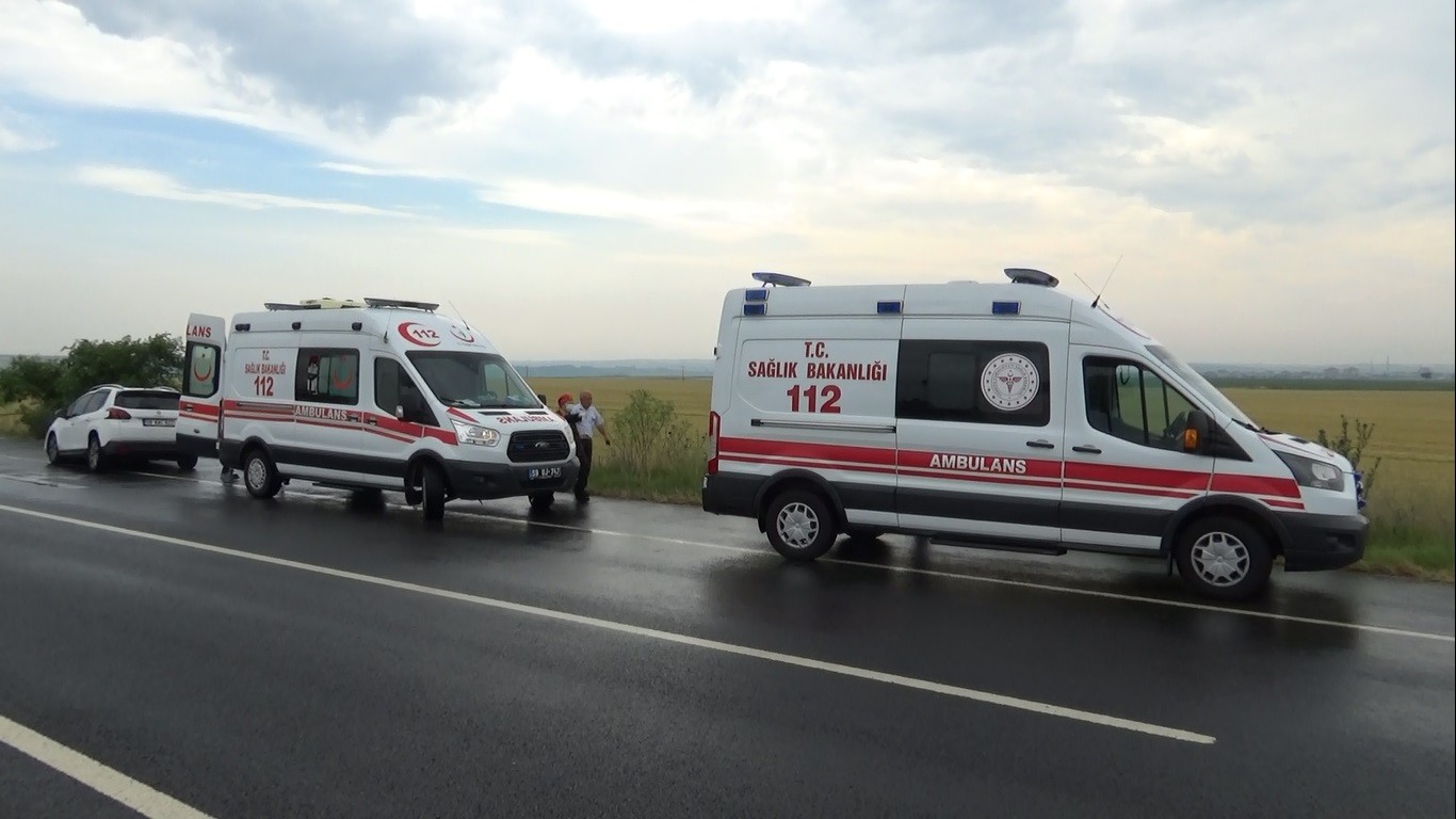 Tekirdağ’ın Muratlı ilçesinde çift taraflı yaralamalı trafik kazasında 2’si ağır 4 kişi yaralandı. Olay, saat 15.45 sıralarında Muratlı ...