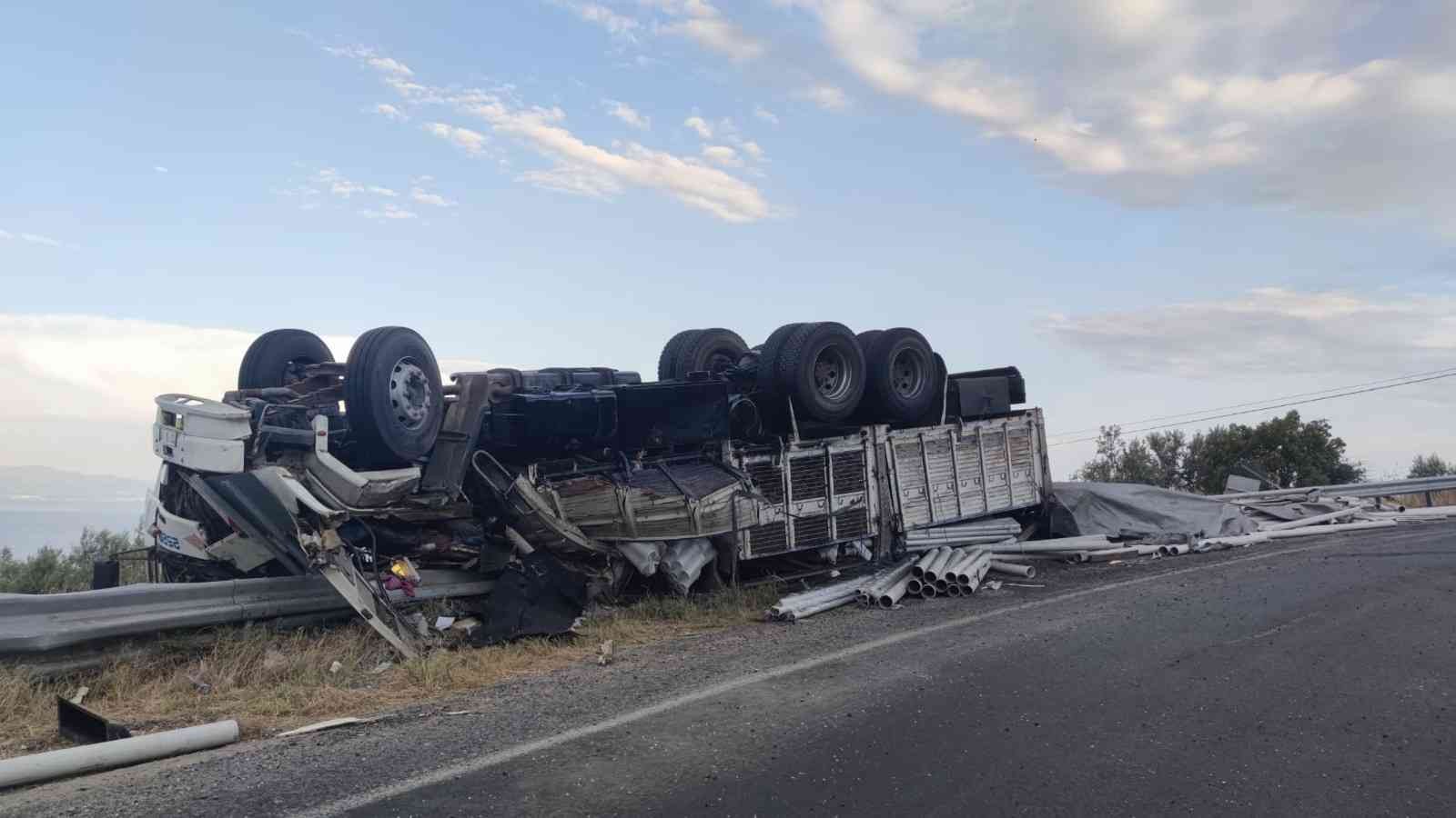 Çanakkale’nin Ayvacık ilçesinin Nusratlı rampalarında bir kamyonun bariyerleri aşarak ters dönmesi sonucu şoför hayatını kaybetti. Alınan bilgiye ...