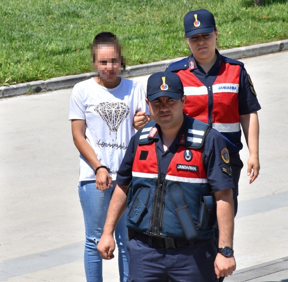 Suriye’deki PKK/PYD Terör Örgütüne yönelik düzenlenen operasyonlarda yaralanan şahsın, ameliyat masrafları için Türkiye’ye gelen YPS bağlantılı ...