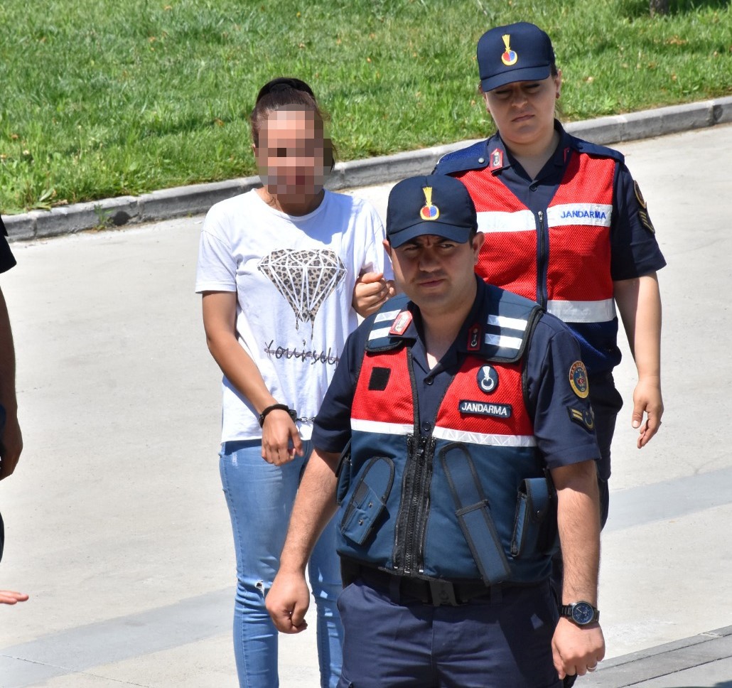 Suriye’de PKK/PYD Terör Örgütüne yönelik düzenlenen operasyonlarda yaralanan şahsın ameliyat masrafları için Türkiye’ye gelen YPS bağlantılı ...