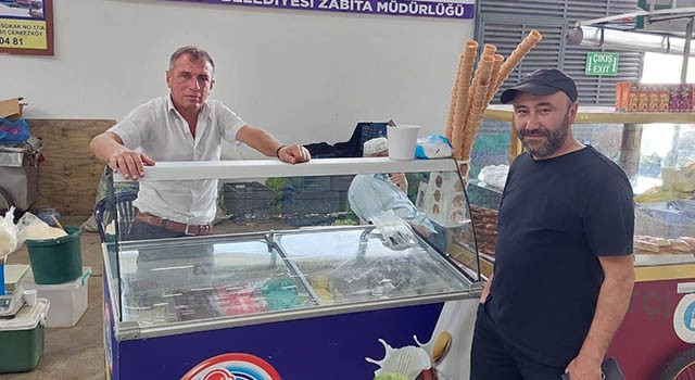 Tekirdağ’ın Çerkezköy ilçesinde uzun yıllar zabıta memuru olarak görev yapan Zafer Gümüş esnaflığa ilgi duyarak pazarcılığa başladı. Zafer Gümüş ...